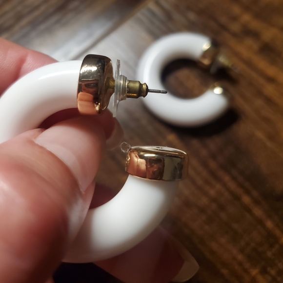 Ivory Classic Retro Hoop Earrings - Picture 4 of 5